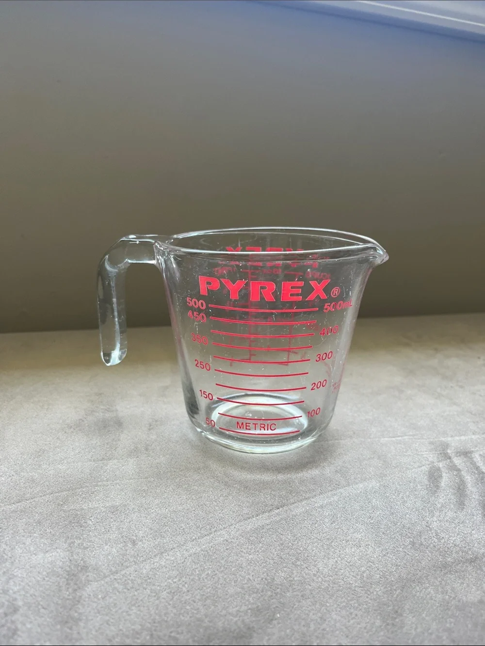 2 Cup Pyrex Glass Measuring Cup with Red Scale #516